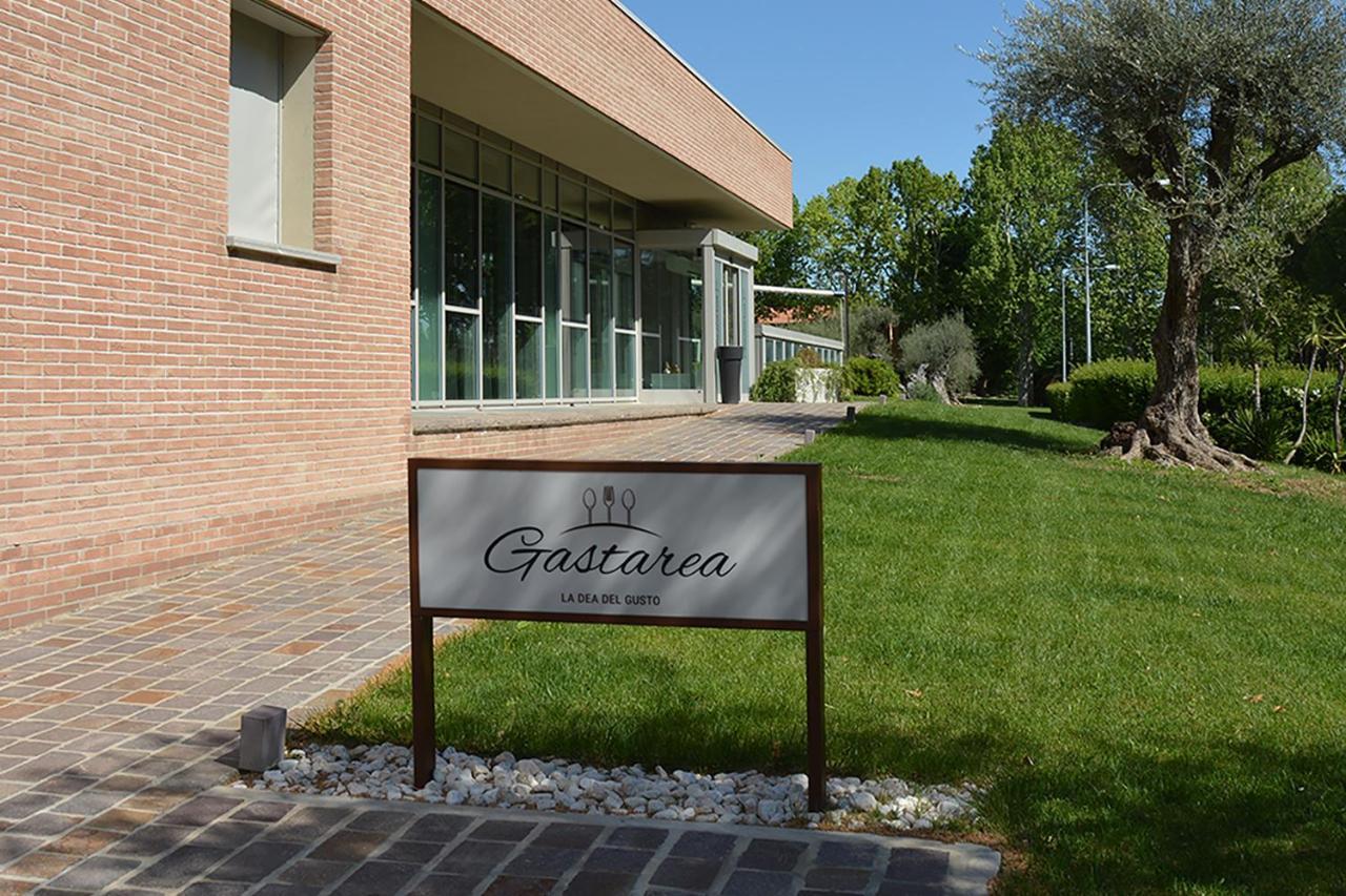 Anusca Palace Hotel Castel San Pietro Terme Exterior photo